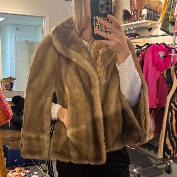 Tissavel of France Luxurious Tan Faux Fur Cape - Picture 2 of 7
